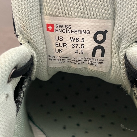 ON Cloudflyer Women’s Size 6.5 - Picture 5 of 7